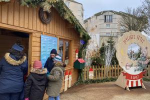 Le Père-Noël était présent au marché de Noël 2024 à Olivet.