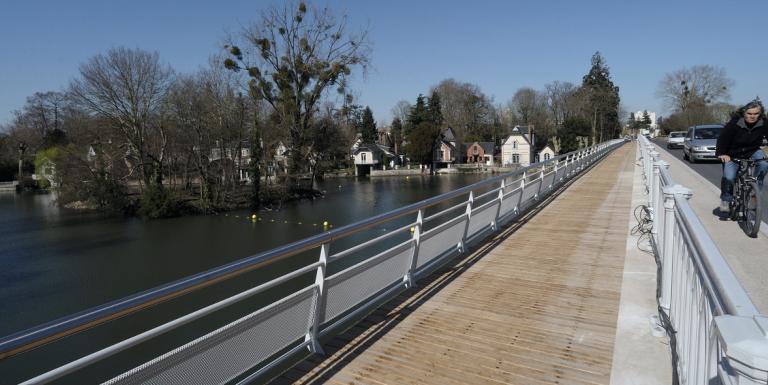 Passerelle du pont Leclerc à Olivet